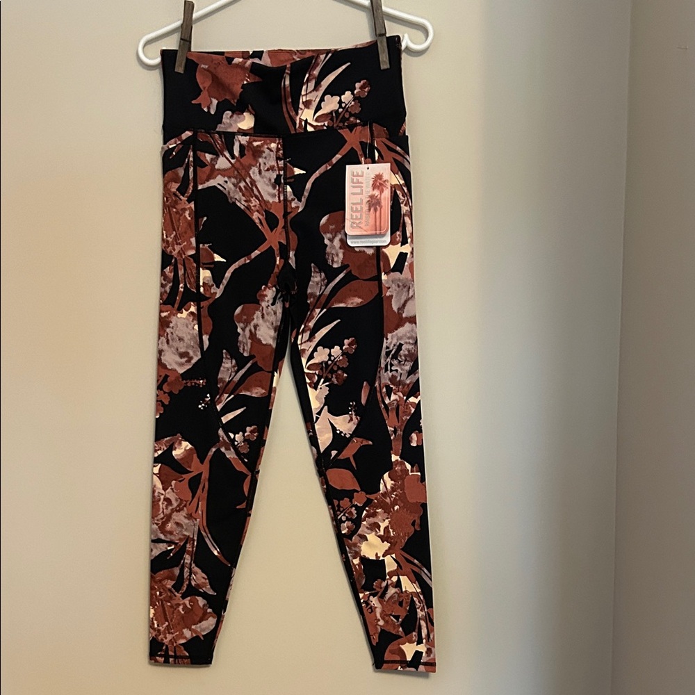 Reel Life nylon/spandex pull on leggings black/brown print  size M new with tags